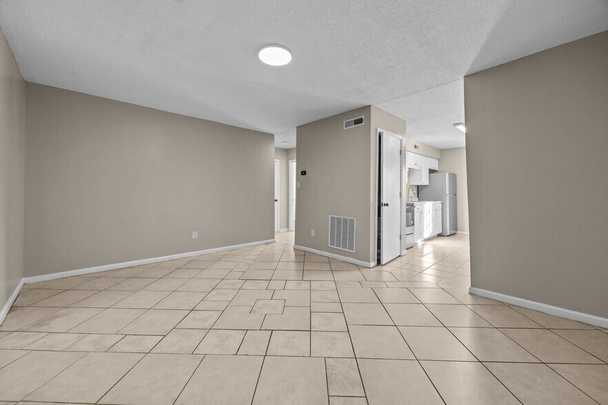 More Photos Of 2821 Club Plaza Rd, Raleigh Apartments For Sale