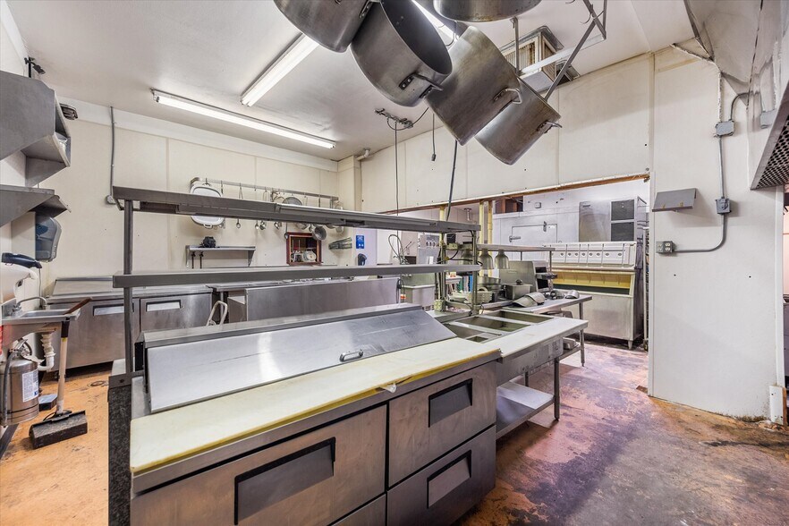 More Photos Of 107 S Beaton St, Corsicana Storefront For Sale