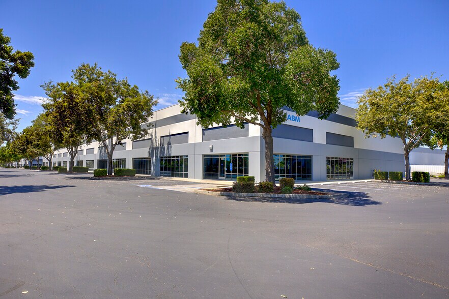 Primary Photo Of 2385 Arch-Airport Rd, Stockton Warehouse For Lease