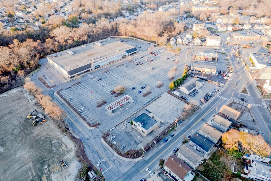 More Photos Of 850 Manton Ave, Providence Unknown For Lease