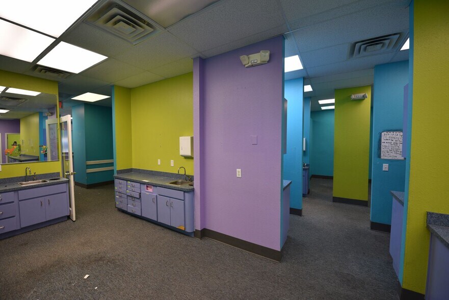 More Photos Of 5114-5134 Us Highway 19, New Port Richey Unknown For Lease