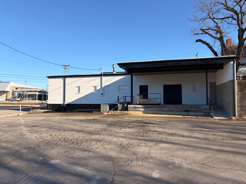 More Photos Of 201 S Main St, Greensburg Post Office For Sale