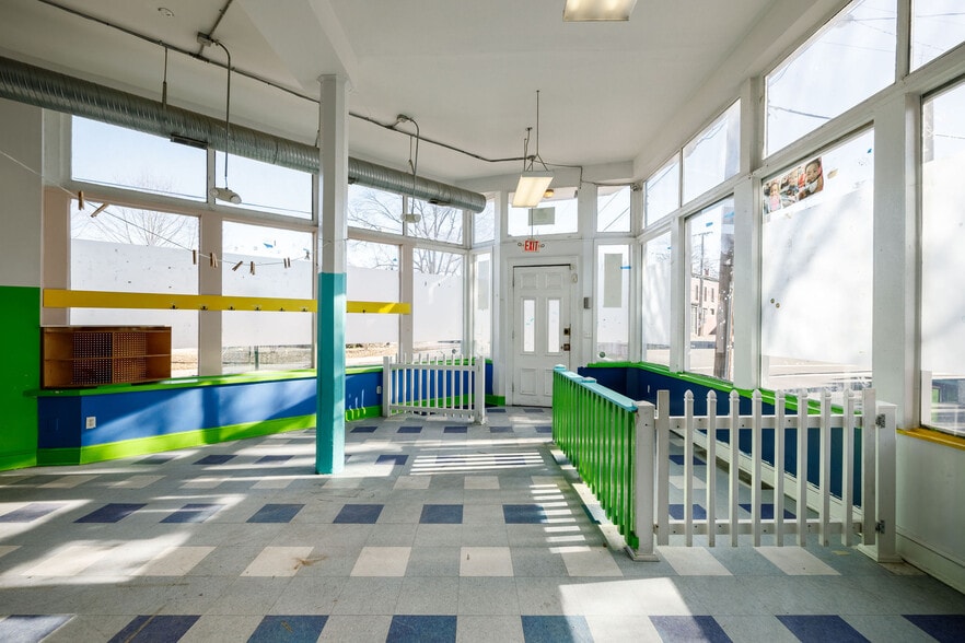 More Photos Of 300 W Clay St, Richmond Storefront Retail Residential For Lease