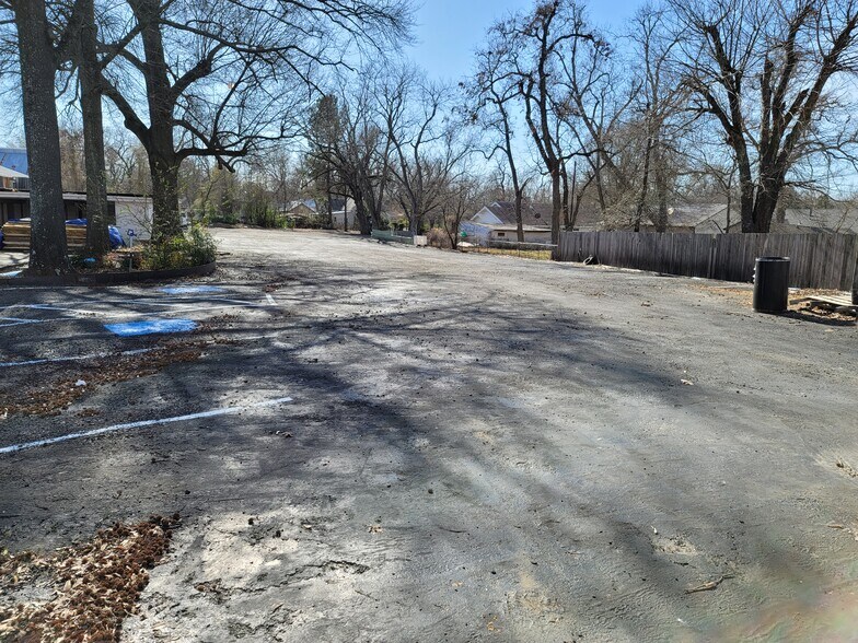More Photos Of 1260 Clarksville St, Paris Restaurant For Sale