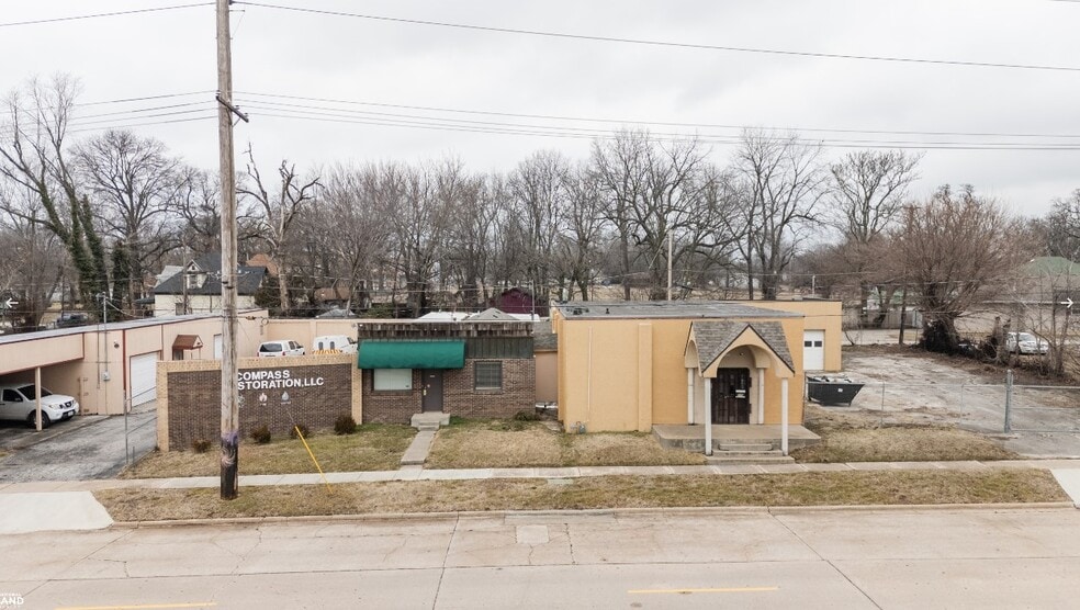 More Photos Of 219 & 303 W Chase st, Springfield Light Distribution For Lease