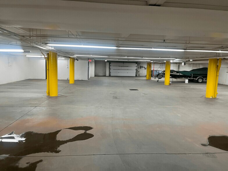 More Photos Of 17250 Stony Plain Rd, Edmonton Auto Dealership For Lease