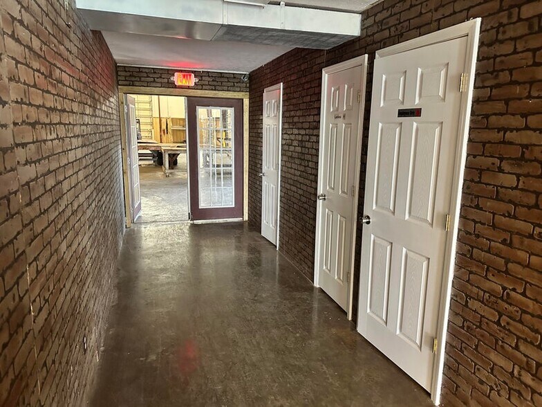 More Photos Of 910 State Highway 30 W, New Albany Warehouse For Sale