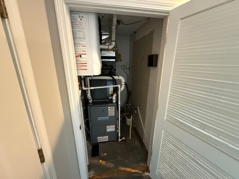 More Photos Of 2290 Foxon Rd, North Branford Storefront Retail Office For Lease