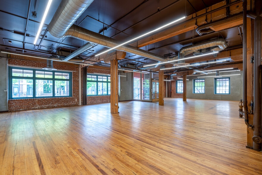 More Photos Of 448 W Market St, San Diego Office For Lease