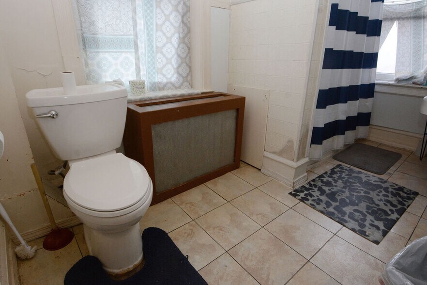 More Photos Of 101 S Main St, Richlandtown Restaurant For Sale