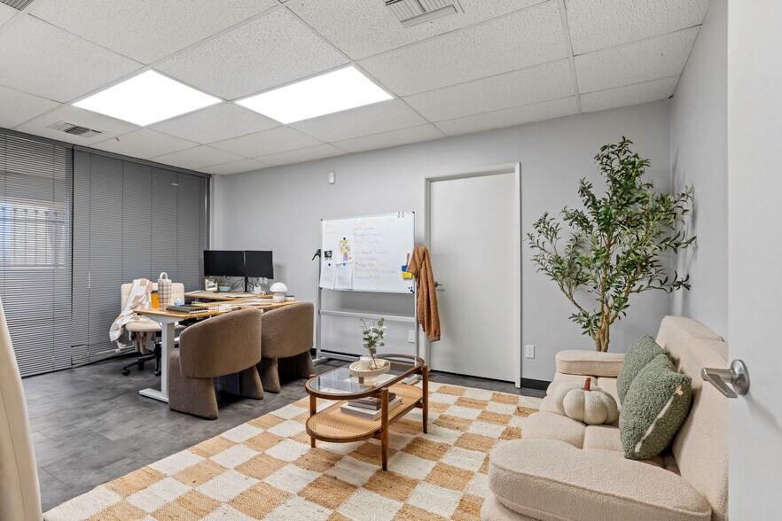 More Photos Of 4600 W American Ave, Bakersfield Office For Sale