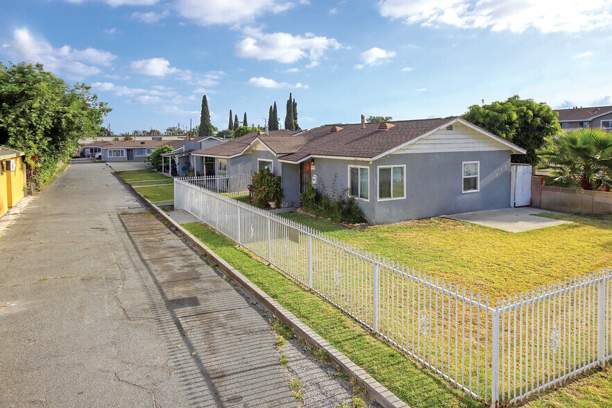 Primary Photo Of 5540 Clara St, Bell Gardens Apartments For Sale