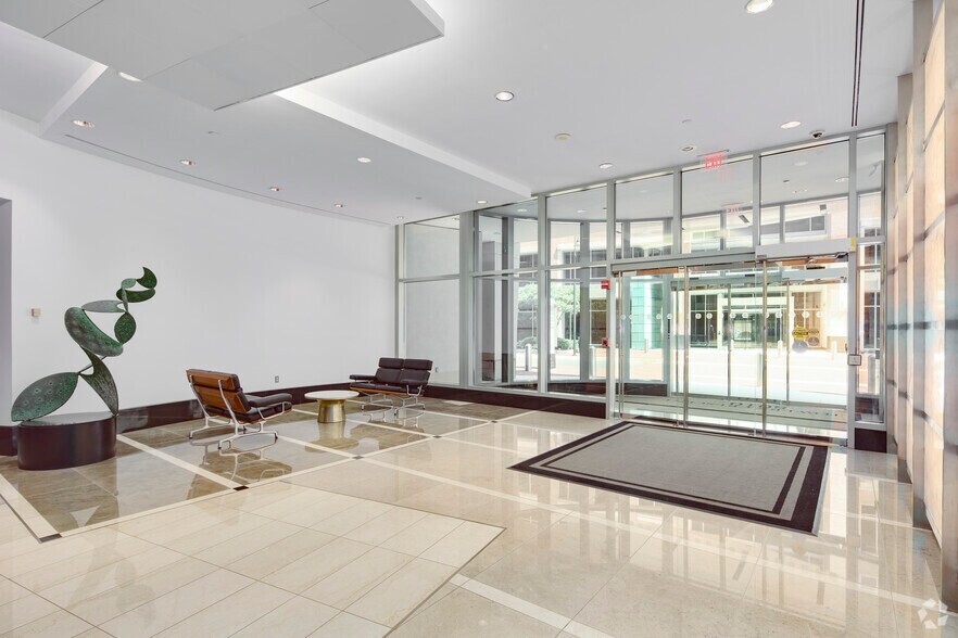 More Photos Of 8010 Towers Crescent Dr, Vienna Unknown For Lease