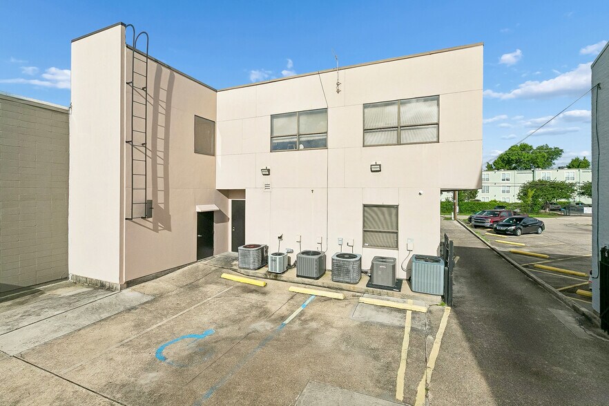 More Photos Of 2309 N Hullen St, Metairie Serviced Offices For Sale