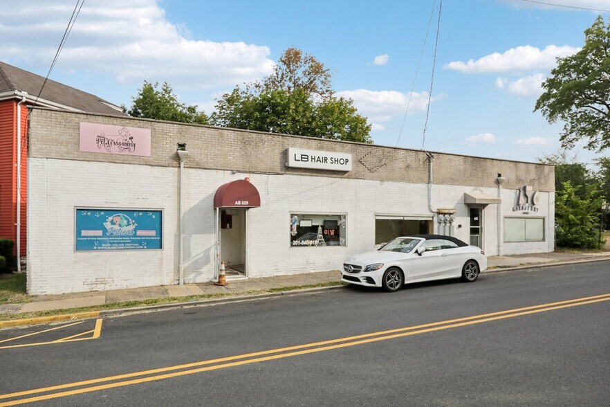 More Photos Of 825-829 Rt-5, Ridgefield General Retail For Sale