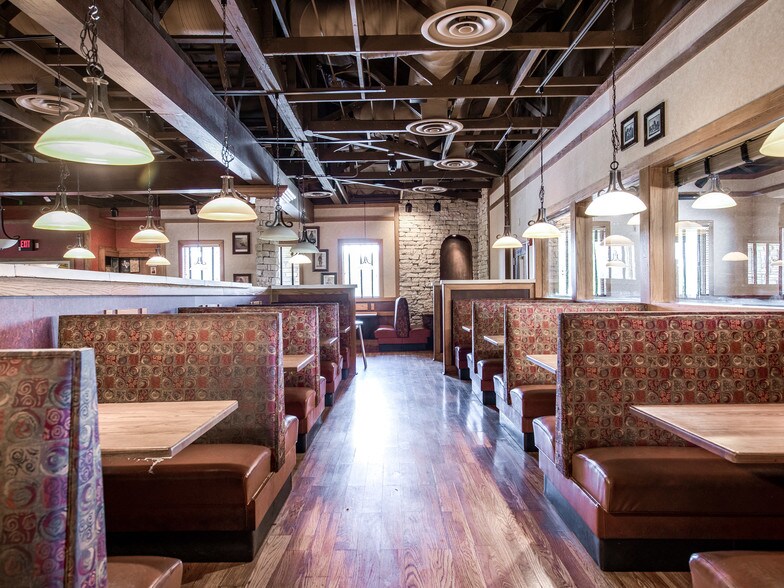 More Photos Of 341 Rockwood Rd, Arden Restaurant For Lease