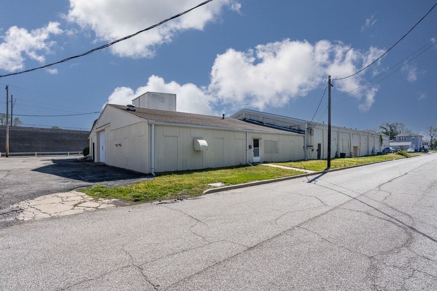 More Photos Of , Belleville Unknown For Sale