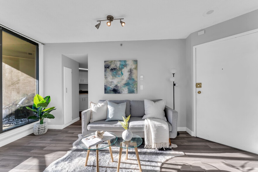 More Photos Of 789 Drake St, Vancouver Apartments For Sale