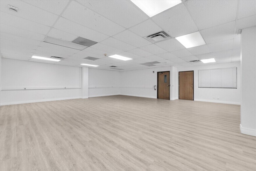 More Photos Of 15384 Arrow Blvd, Fontana Office For Lease