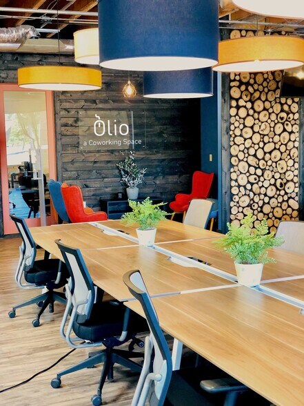 More Photos Of 915-921 Mainstreet, Hopkins Coworking Space