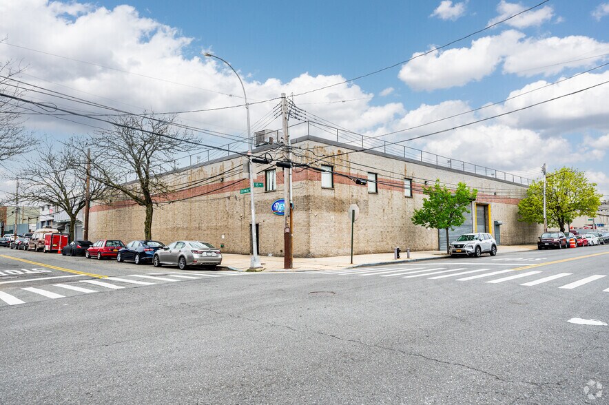Primary Photo Of 18-81 Steinway St, Astoria Warehouse For Sale