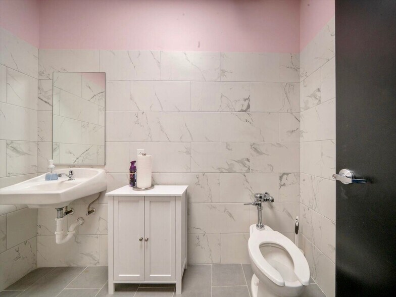 More Photos Of 465 W Commercial St, East Rochester Warehouse For Lease