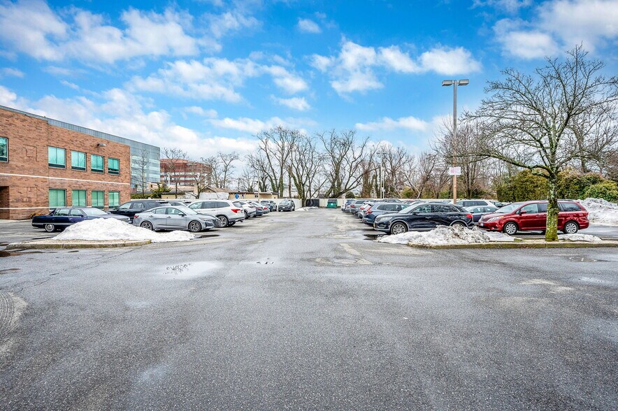 More Photos Of 180 E Main St, Bay Shore Medical For Sale