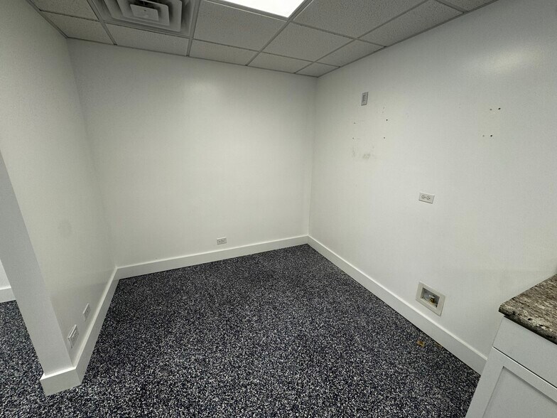 More Photos Of 1520 Hannah Ave, Forest Park Flex For Lease