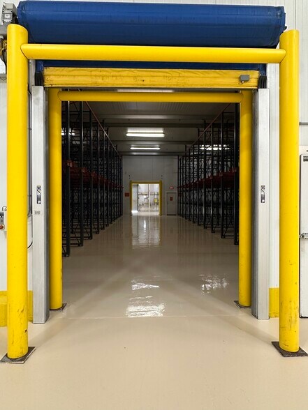 More Photos Of 625 66th Ave SW, Vero Beach Manufacturing For Sale