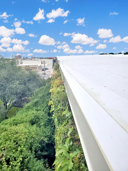 More Photos Of 114 N Houston Ave, Denison Office For Sale