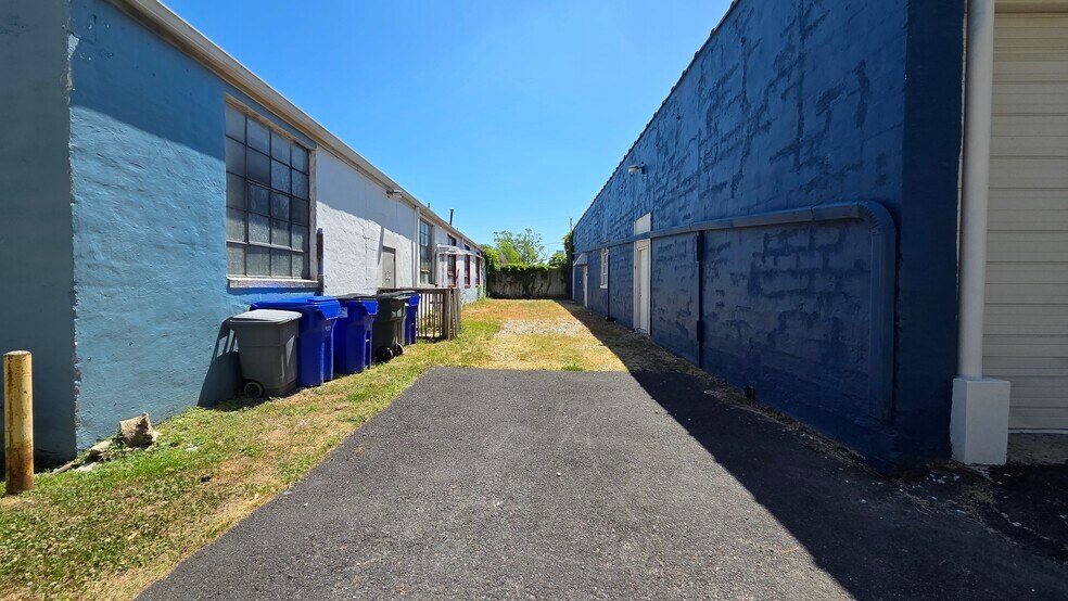 More Photos Of 861 W 46th St, Norfolk Warehouse For Lease