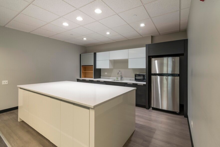 More Photos Of 2400 E Devon Ave, Des Plaines Loft Creative Space For Lease