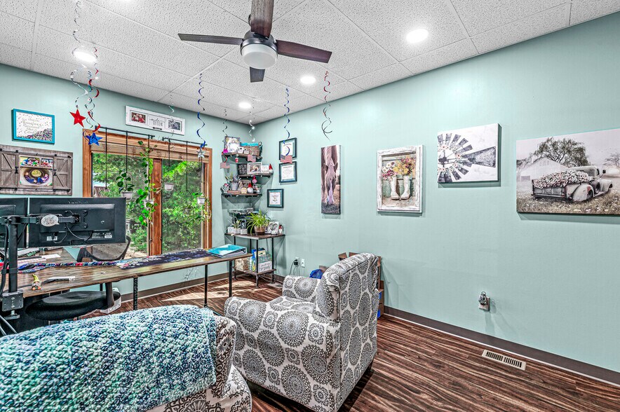 More Photos Of 4022 Arbor Ln, New Palestine Medical For Lease