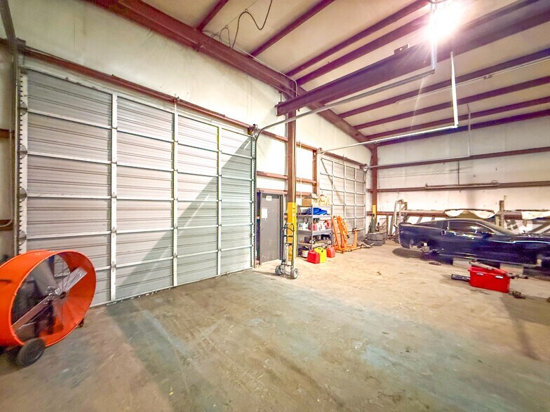 More Photos Of 2335 Columbia Hwy, Pulaski Office For Sale