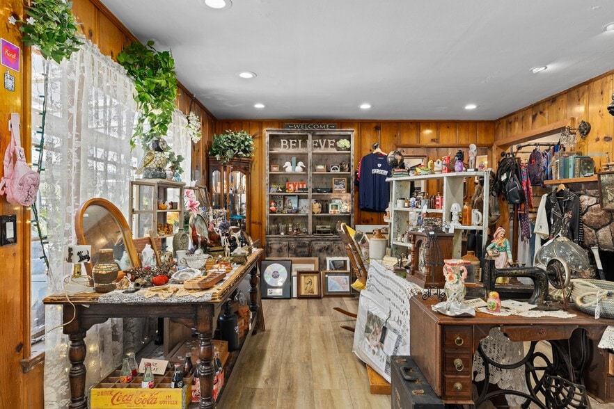 More Photos Of 2562 Alpine Blvd, Alpine Storefront Retail Residential For Sale