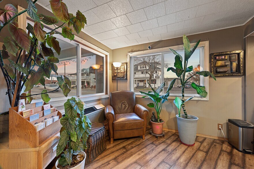 More Photos Of 1510 Adams Ave, La Grande Hotel For Sale