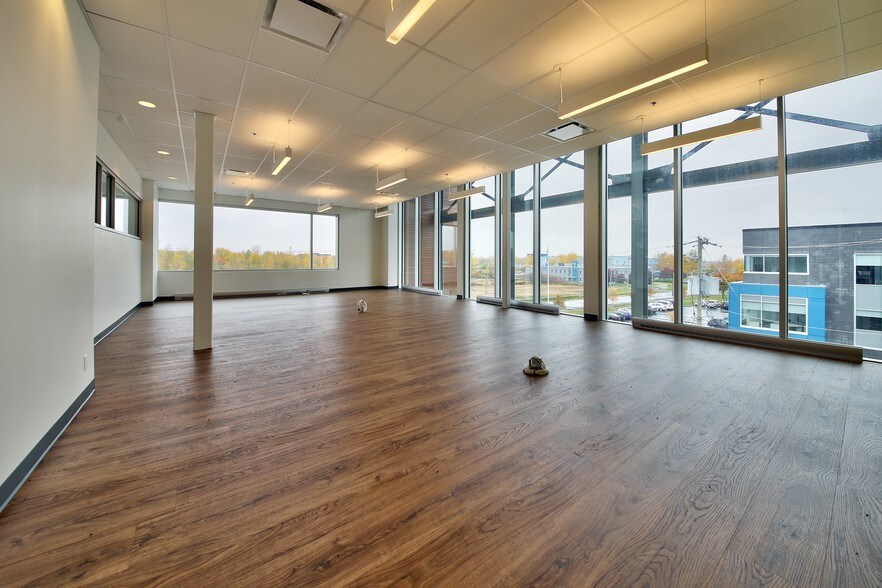 More Photos Of 1645 Boul Lionel-Boulet, Varennes Office For Lease