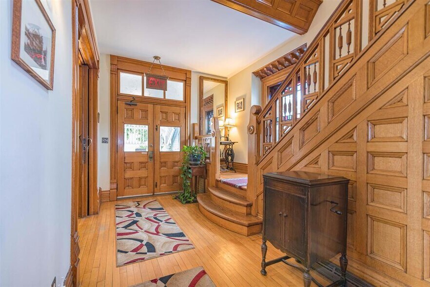 More Photos Of 910 River Rd, Wisconsin Dells Hotel For Sale
