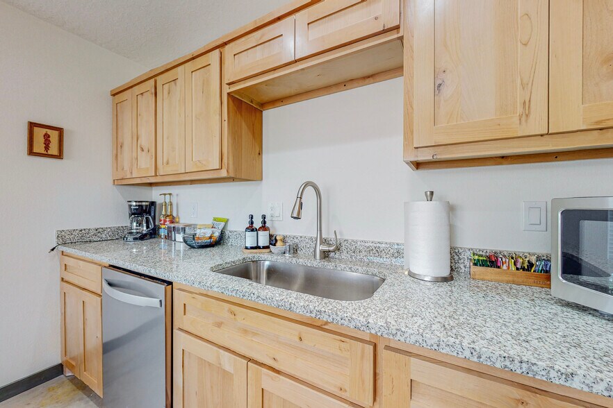 More Photos Of 615 Iron Ave SW, Albuquerque Apartments For Sale