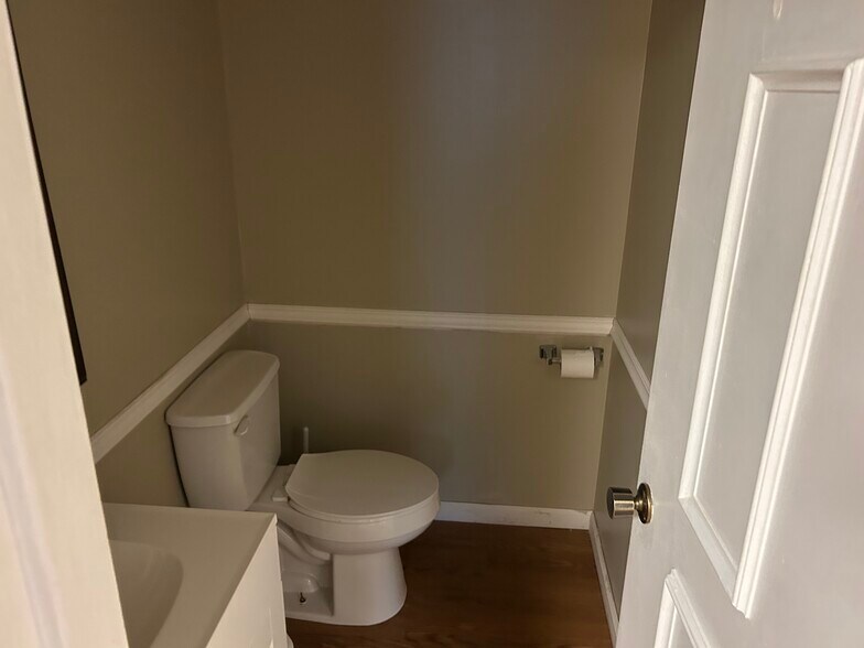 More Photos Of 5130 MacCorkle Ave SE, Charleston Office For Lease