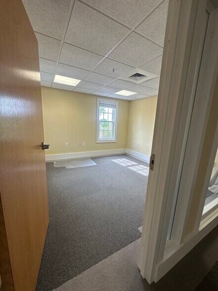 More Photos Of 10 New Driftway, Scituate Medical For Lease