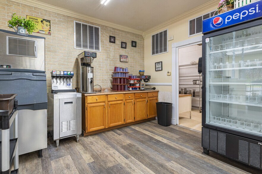 More Photos Of 749-751 Dayton Oxford Rd, Carlisle Freestanding For Sale