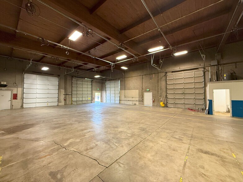 More Photos Of 250 Queen Ave SW, Albany Warehouse For Sale