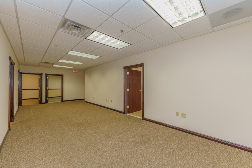 More Photos Of 10 Maxwell Dr, Clifton Park Medical For Lease