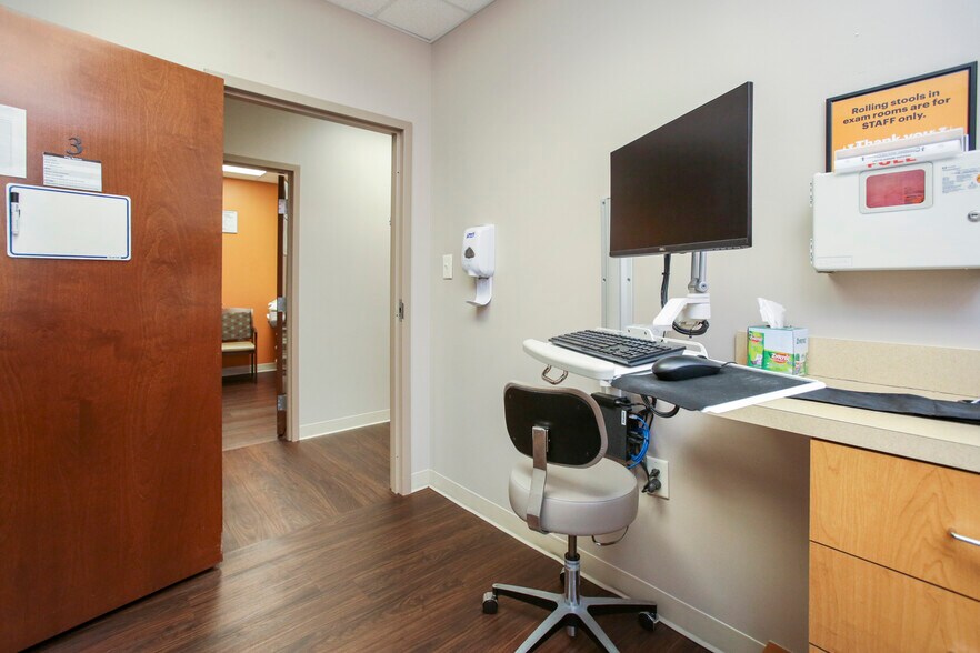 More Photos Of 12 Sammy McGhee Blvd, Jasper Office For Sale