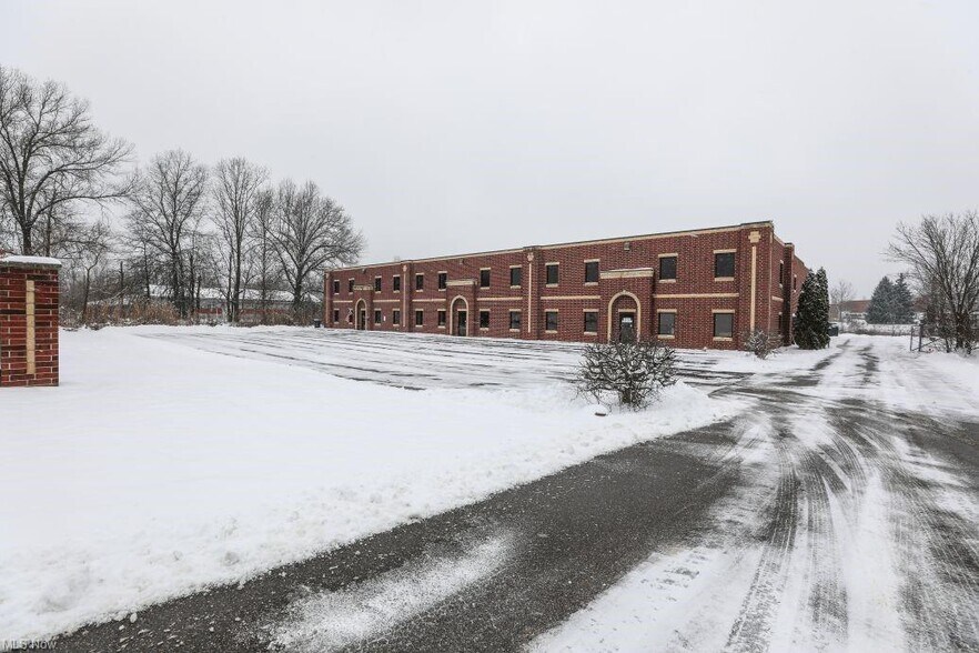 More Photos Of 4699 Loomis Pky, Ravenna Warehouse For Lease