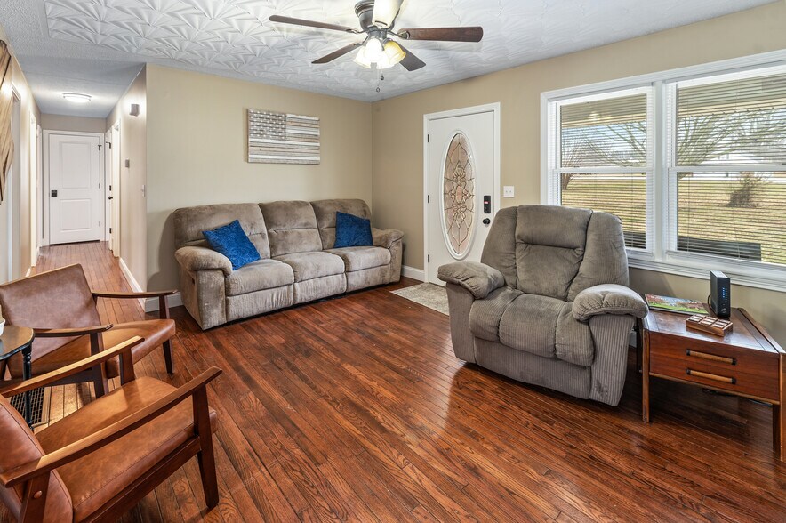 More Photos Of 3625 New Shepherdsville Rd, Bardstown Flex For Sale