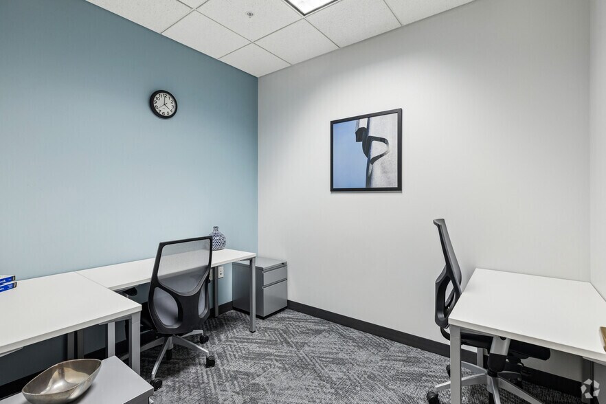 More Photos Of 2415 E Camelback Rd, Phoenix Coworking Space
