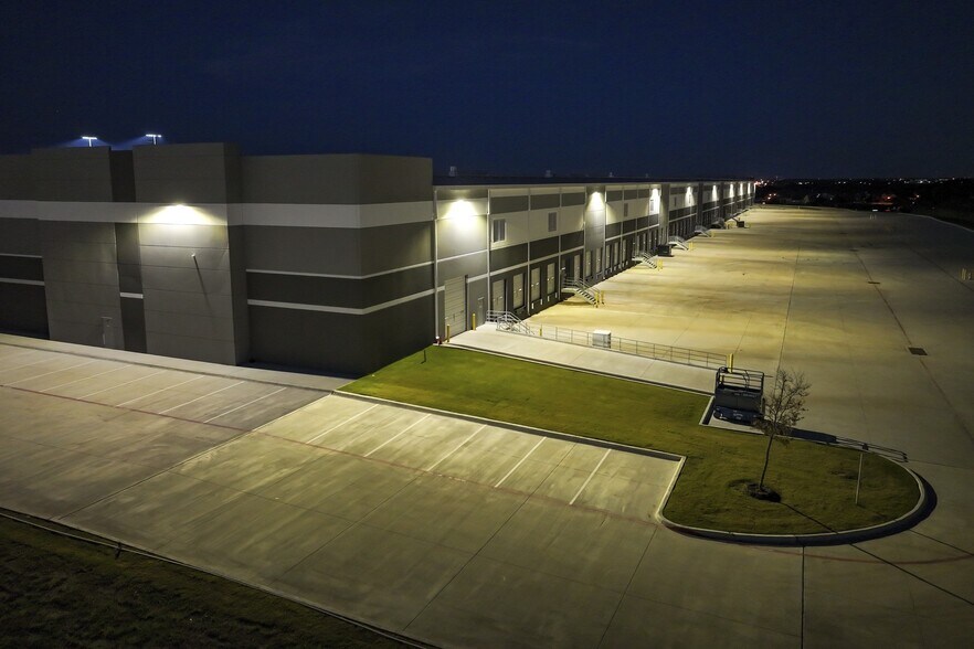 More Photos Of 2801 N State Highway 78, Wylie Warehouse For Lease