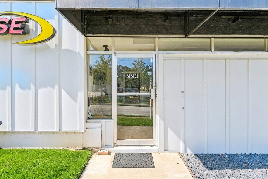 More Photos Of 224 E Broad St, Winder Medical For Sale